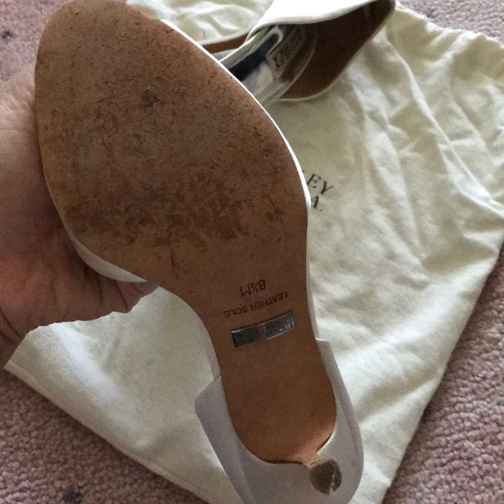 Badgley Mischka Lacie White Satin 8.5M - Picture 6 of 8